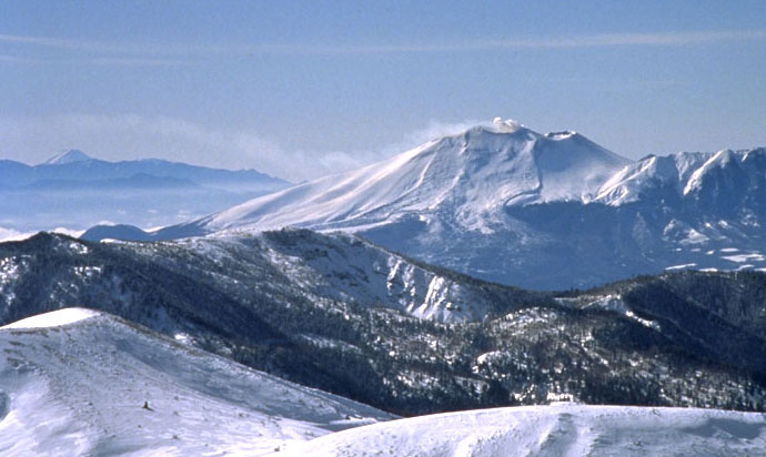 冬の浅間山と富士山遠望 (Distant view of Mt. Fuji and Mt. Asama in winter)