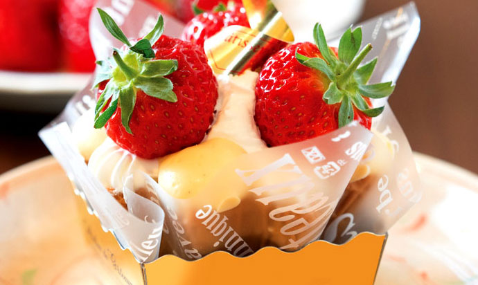 【越後姫のスイーツ(This strawberry is “Echigo princess”. It is a specialty strawberry from Niigata.)】