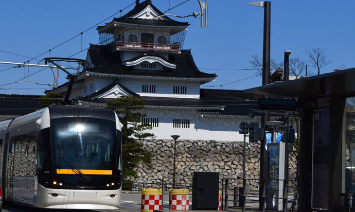 ≪富山城(Toyama Castle)と市内電車≫(富山/Toyama City)